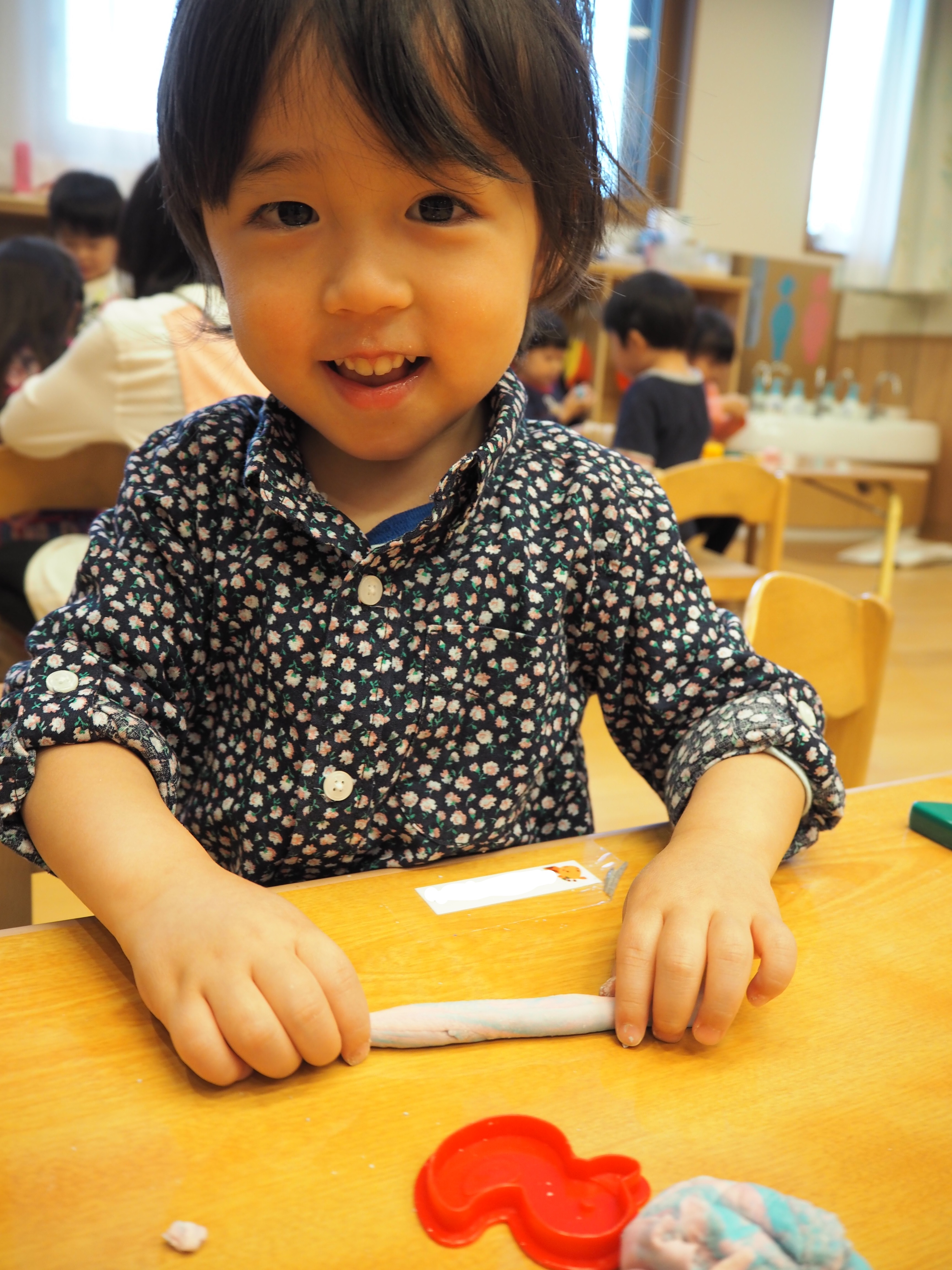 小麦粉粘土で遊んだよ 社会福祉法人サンビジョン 保育部会