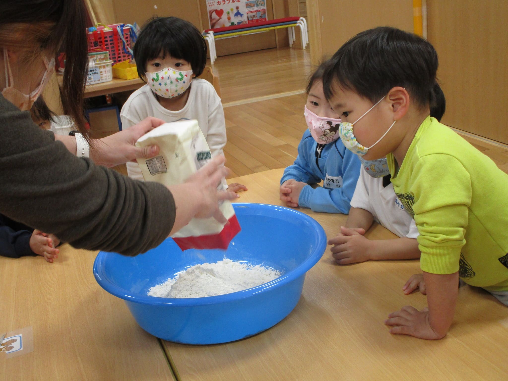 小麦粉粘土であそんだよ 社会福祉法人サンビジョン 保育部会