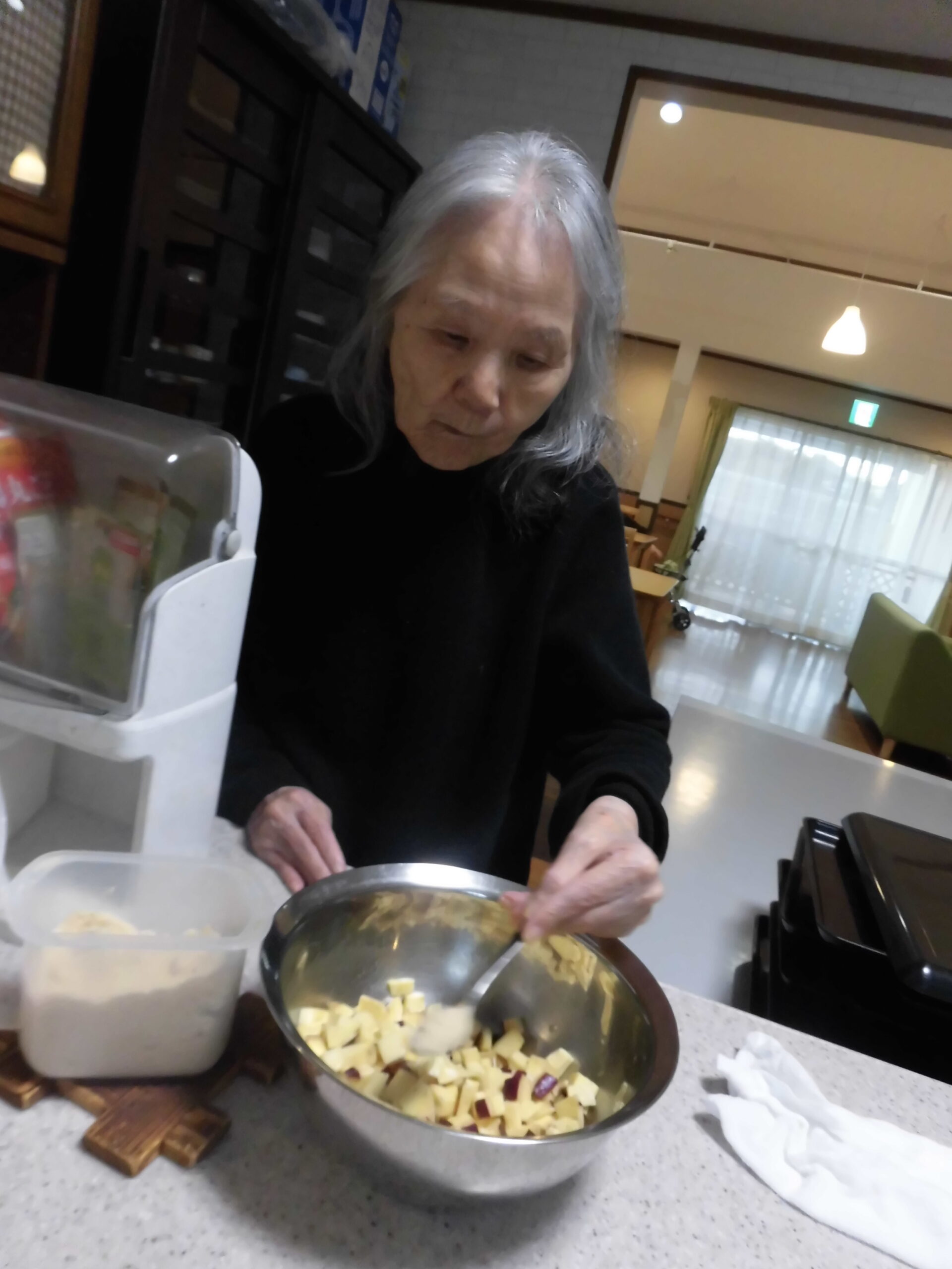 【GHジョイフル江南】さつまいもゴロゴロ！鬼まんじゅう作ってみました