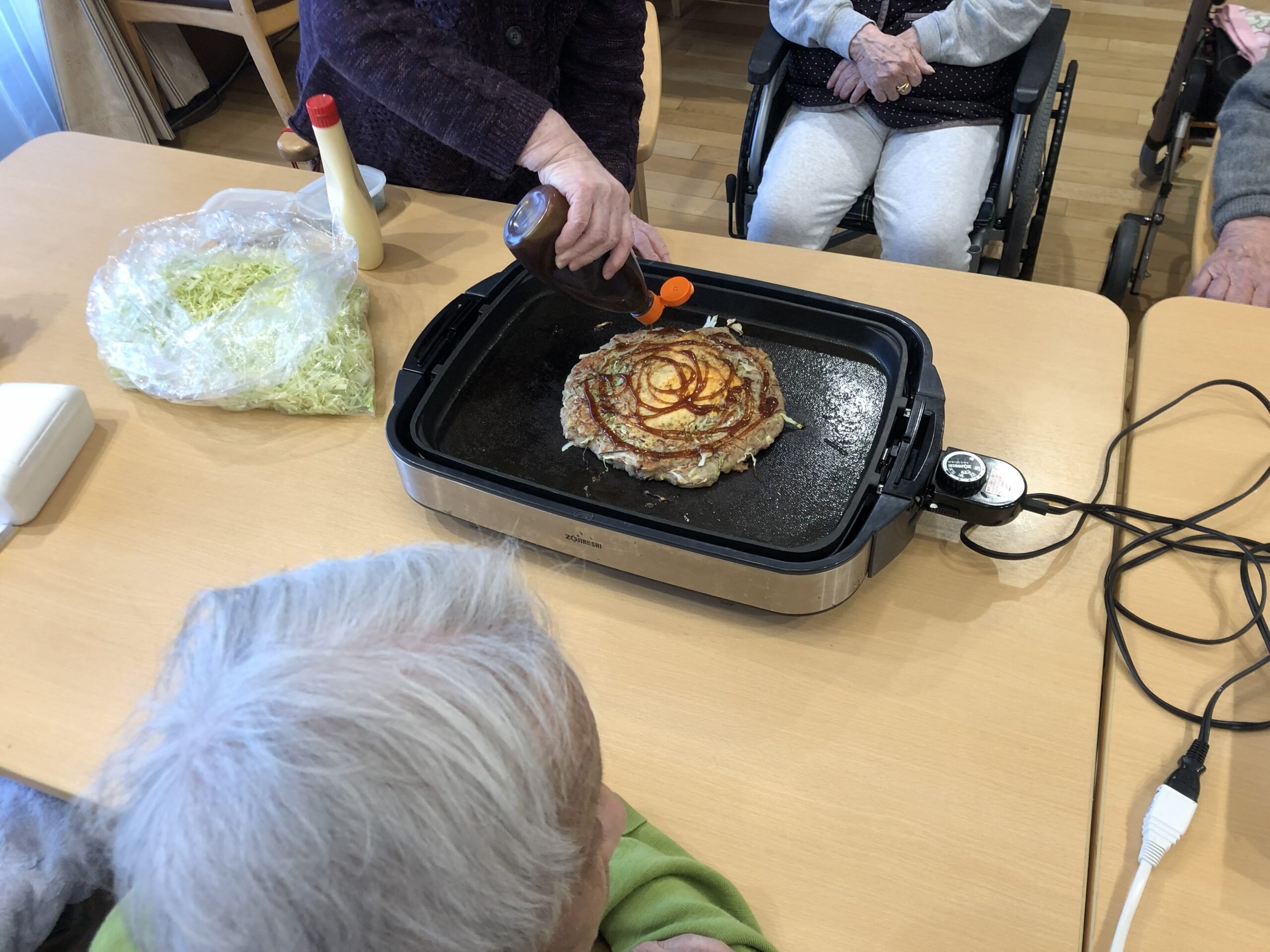 【ジョイフル名駅】お好み焼き作り♪