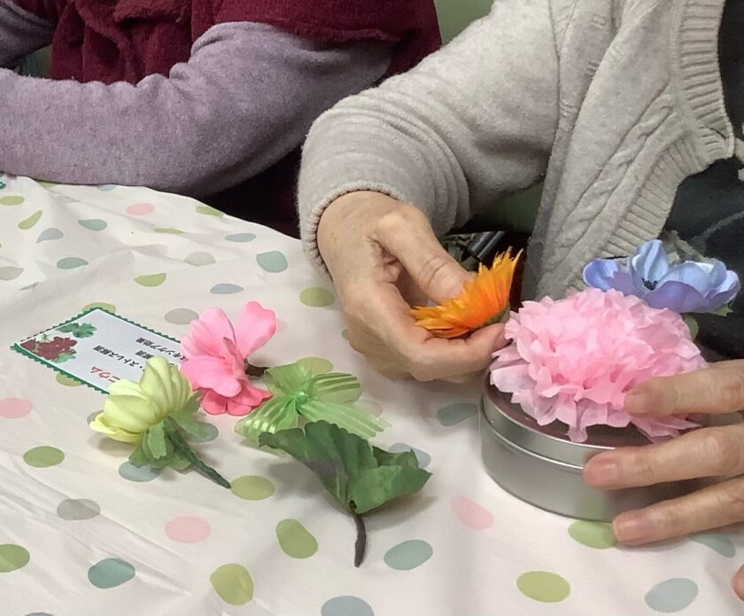 【ジョイフル名駅】香りでリラックス😊　アロマペーパーフラワー作り🌸