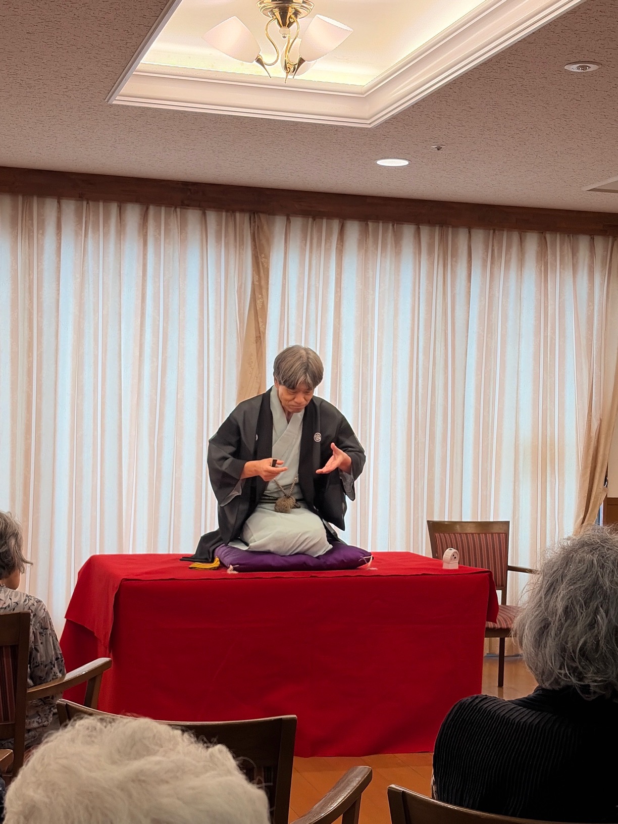 【グレイスフル浅山】ほほえみの落語家さん
