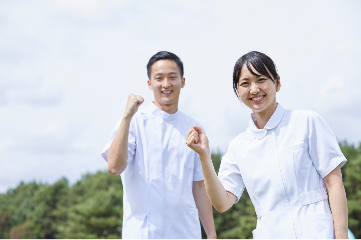 若手介護職が年上の同僚や利用者様と信頼関係を築くコツ