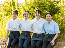 スタッフの集合写真