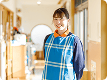 女性保育職員の画像