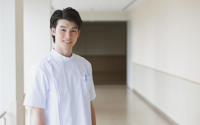 男性介護士のキャリアと活躍の可能性のサムネイル