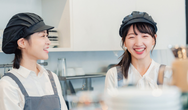 接客や販売の経験が介護職への転職で強みになる理由のサムネイル